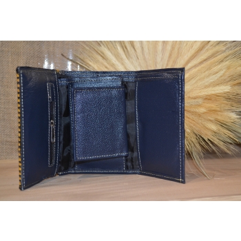 Portfel mały skórzany ciemnoniebieski z kwiatowym kolorowym haftem .